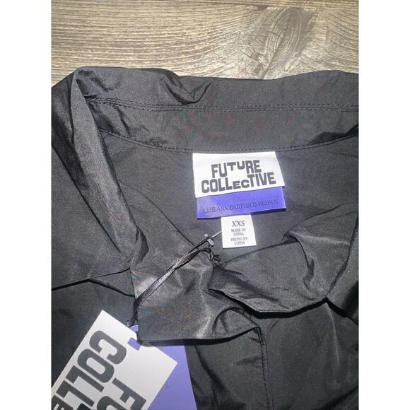 Women's Sleeveless Nylon Button-Down Shirt - Future Collective. XXS. U - Picture 3 of 4